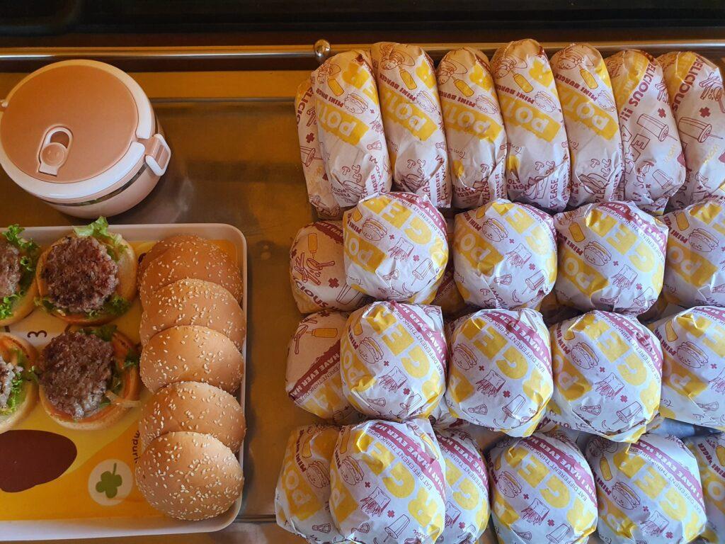 Bro-Sis House | Homemade Burger Franchise Opportunity 2